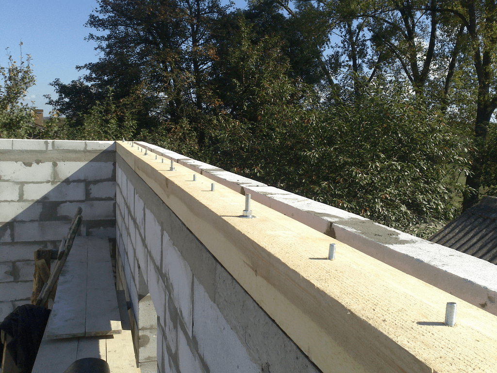 Крепление крыши к стенам из газоблока – как выбрать элементы крепежа |  ИванСтрой