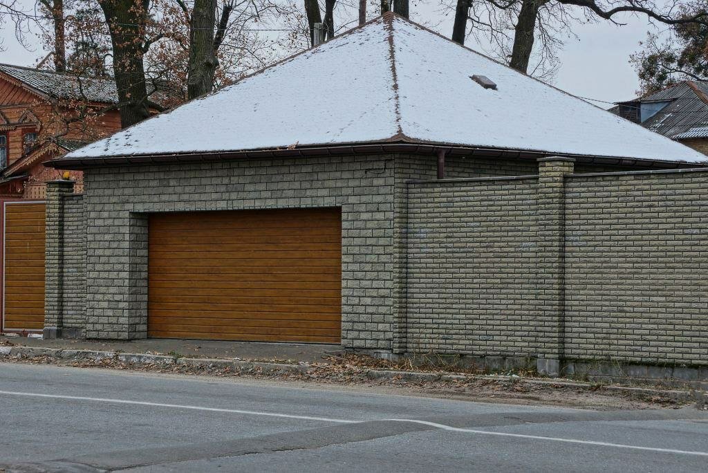 Сколько стоит построить гараж на две машины